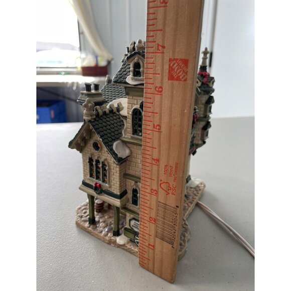 Lemax Packard Inn 2003 Lighted Holiday Village Decoration Porcelain Figurine - Picture 4 of 11